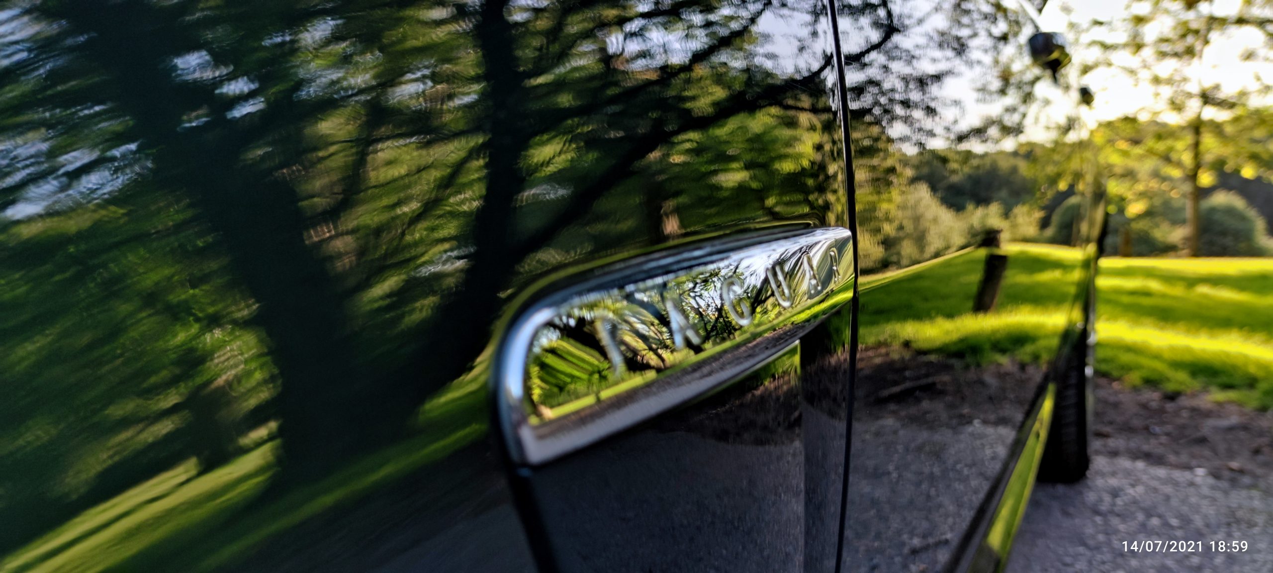 JAGUAR XF 2.2 DIESEL – 2012 WITH AMAZING BOWERS & WILKINS HIGH END SURROUND SYSTEM