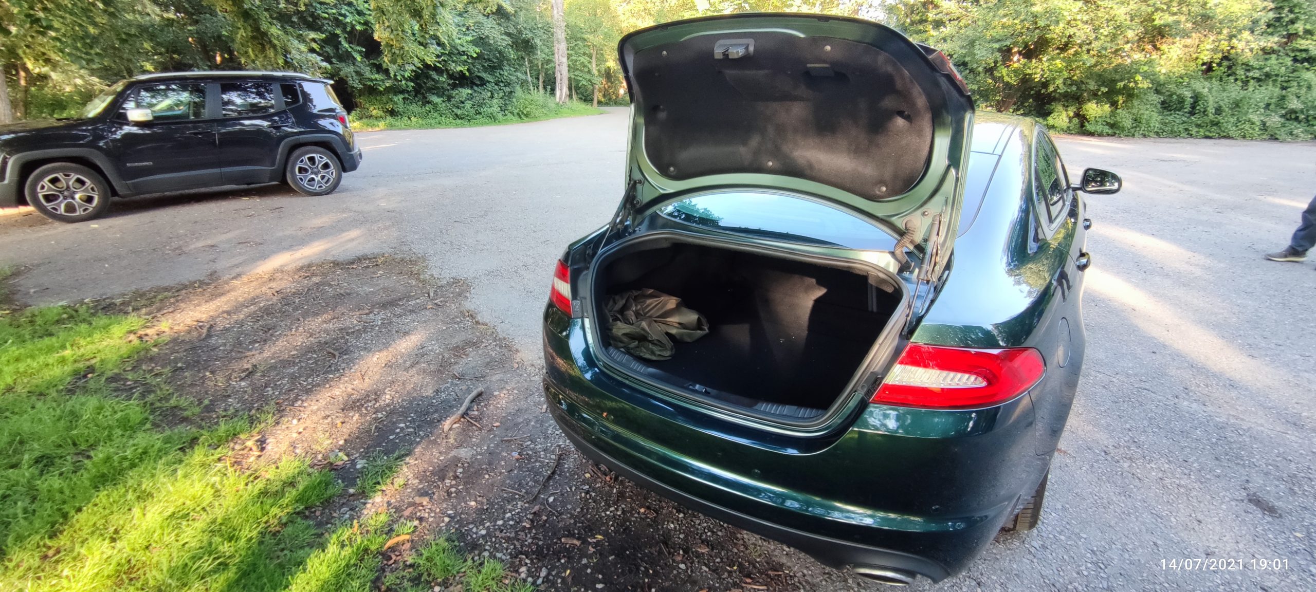 JAGUAR XF 2.2 DIESEL – 2012 WITH AMAZING BOWERS & WILKINS HIGH END SURROUND SYSTEM