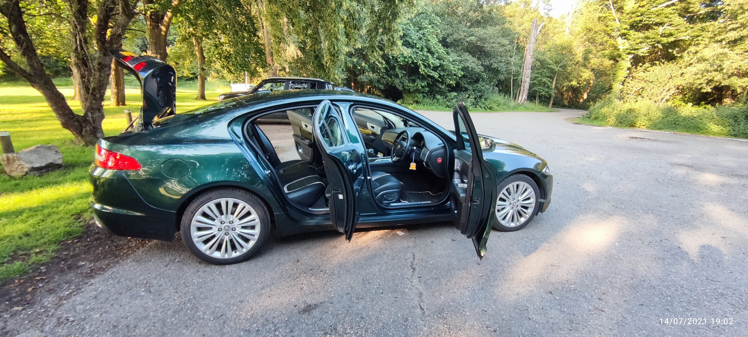 JAGUAR XF 2.2 DIESEL – 2012 WITH AMAZING BOWERS & WILKINS HIGH END SURROUND SYSTEM