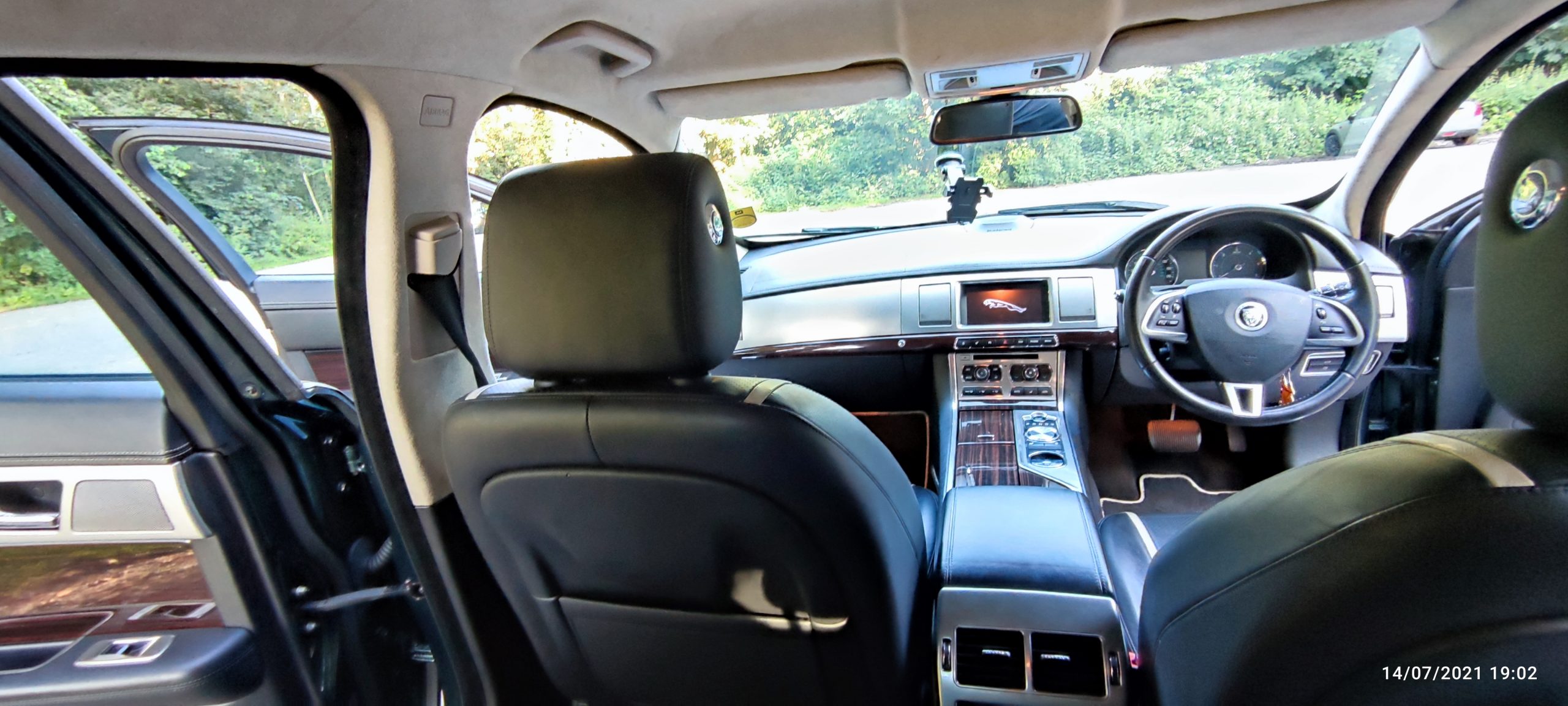 JAGUAR XF 2.2 DIESEL – 2012 WITH AMAZING BOWERS & WILKINS HIGH END SURROUND SYSTEM