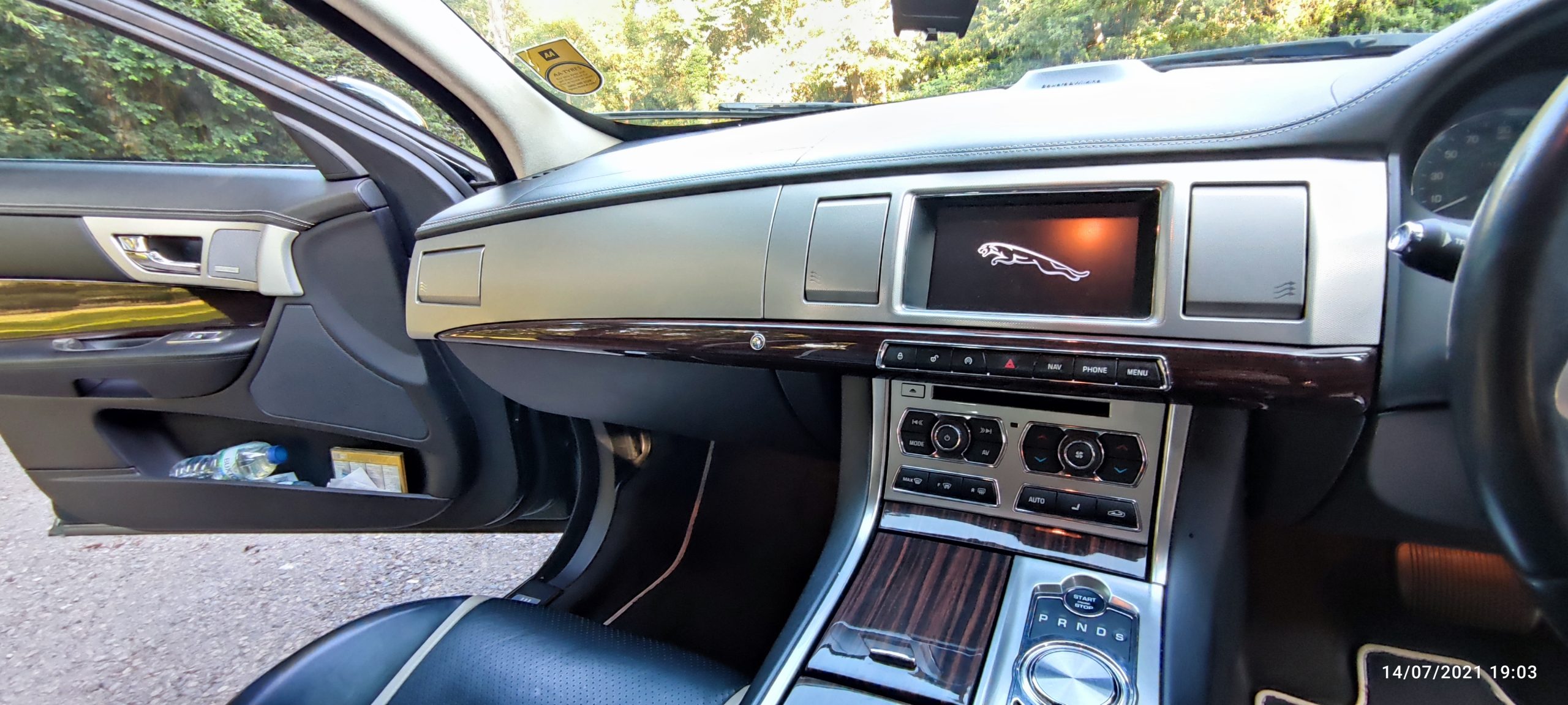 JAGUAR XF 2.2 DIESEL – 2012 WITH AMAZING BOWERS & WILKINS HIGH END SURROUND SYSTEM