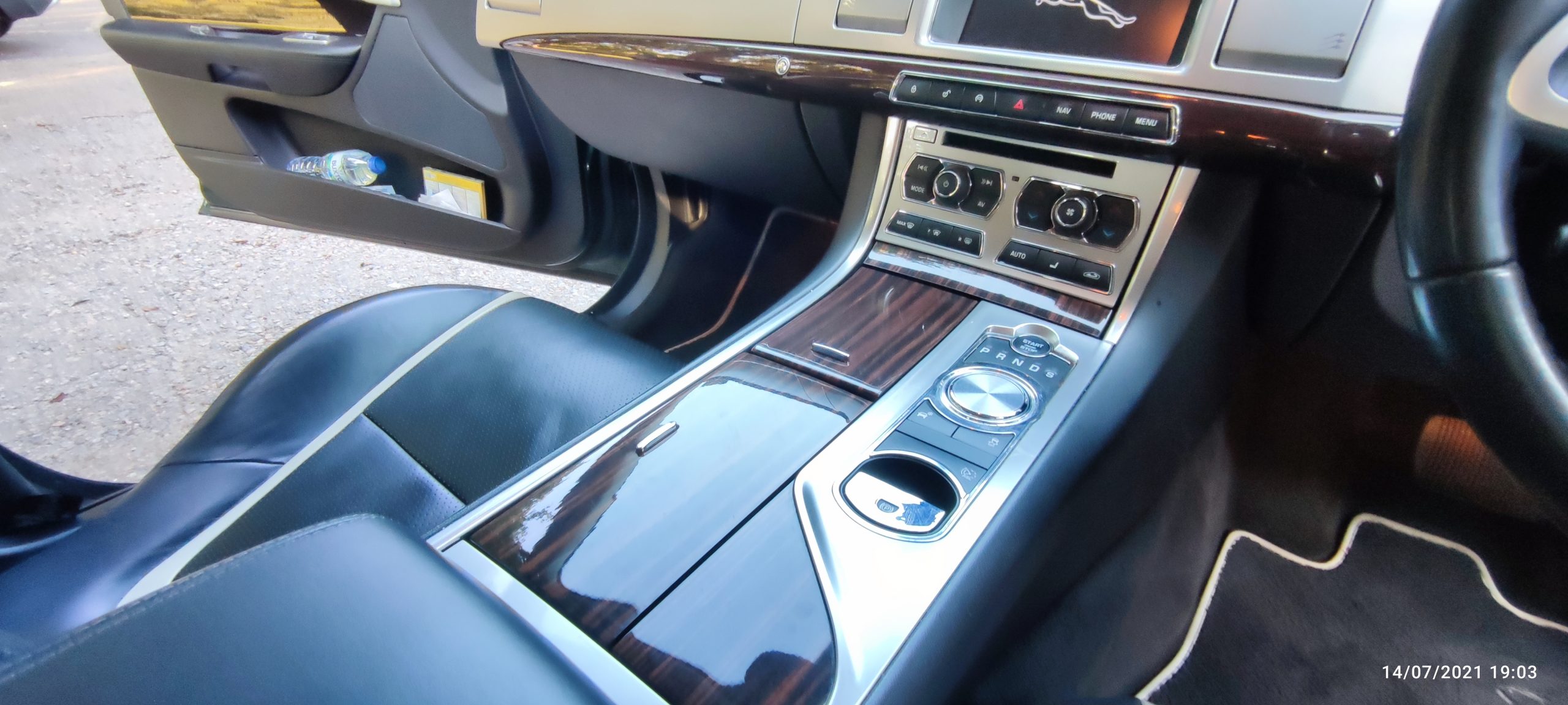 JAGUAR XF 2.2 DIESEL – 2012 WITH AMAZING BOWERS & WILKINS HIGH END SURROUND SYSTEM