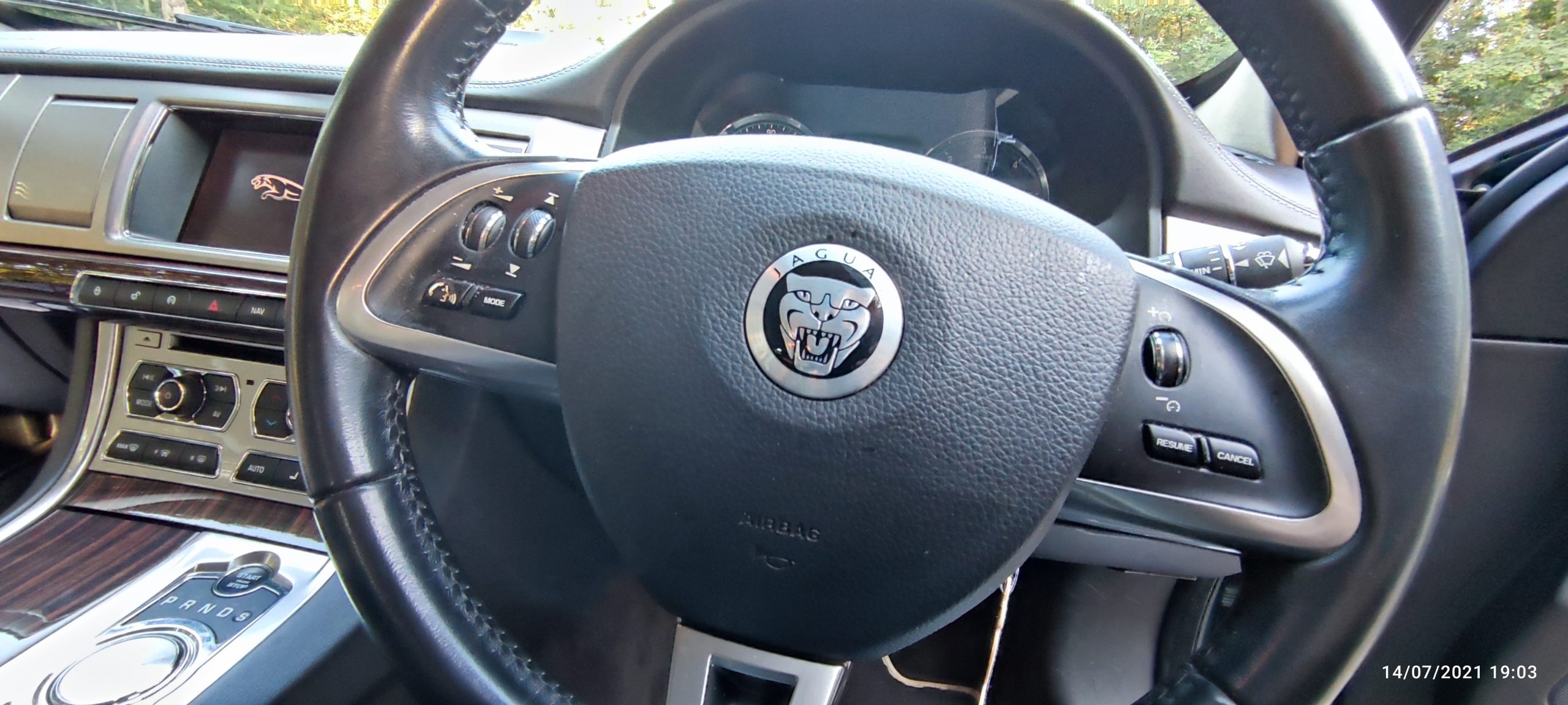 JAGUAR XF 2.2 DIESEL – 2012 WITH AMAZING BOWERS & WILKINS HIGH END SURROUND SYSTEM