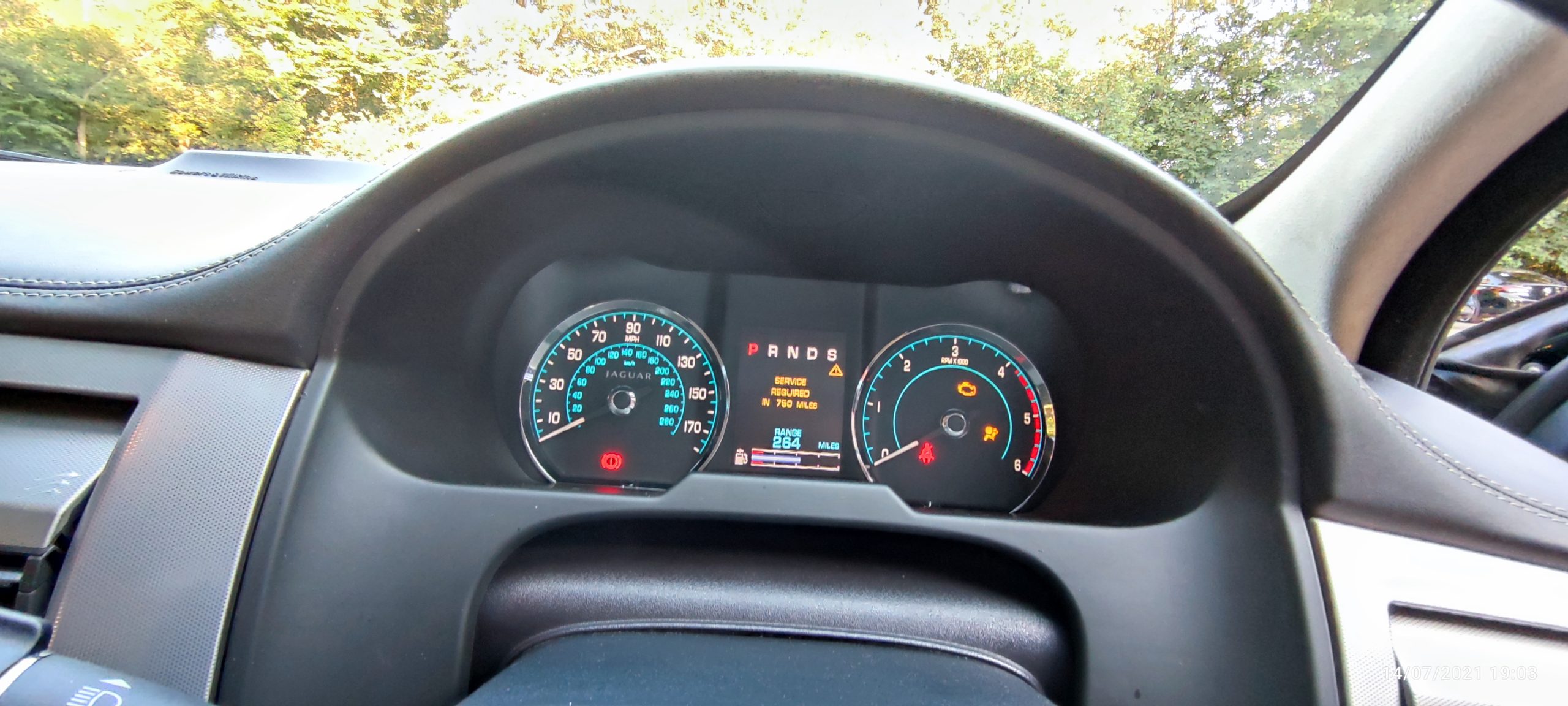 JAGUAR XF 2.2 DIESEL – 2012 WITH AMAZING BOWERS & WILKINS HIGH END SURROUND SYSTEM