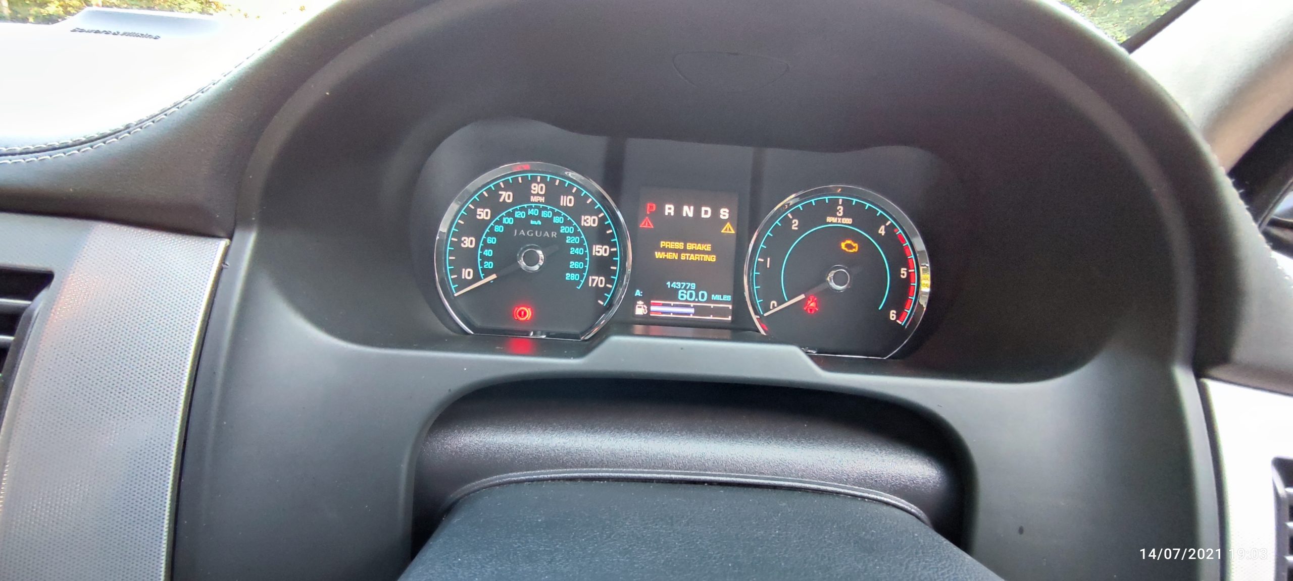 JAGUAR XF 2.2 DIESEL – 2012 WITH AMAZING BOWERS & WILKINS HIGH END SURROUND SYSTEM