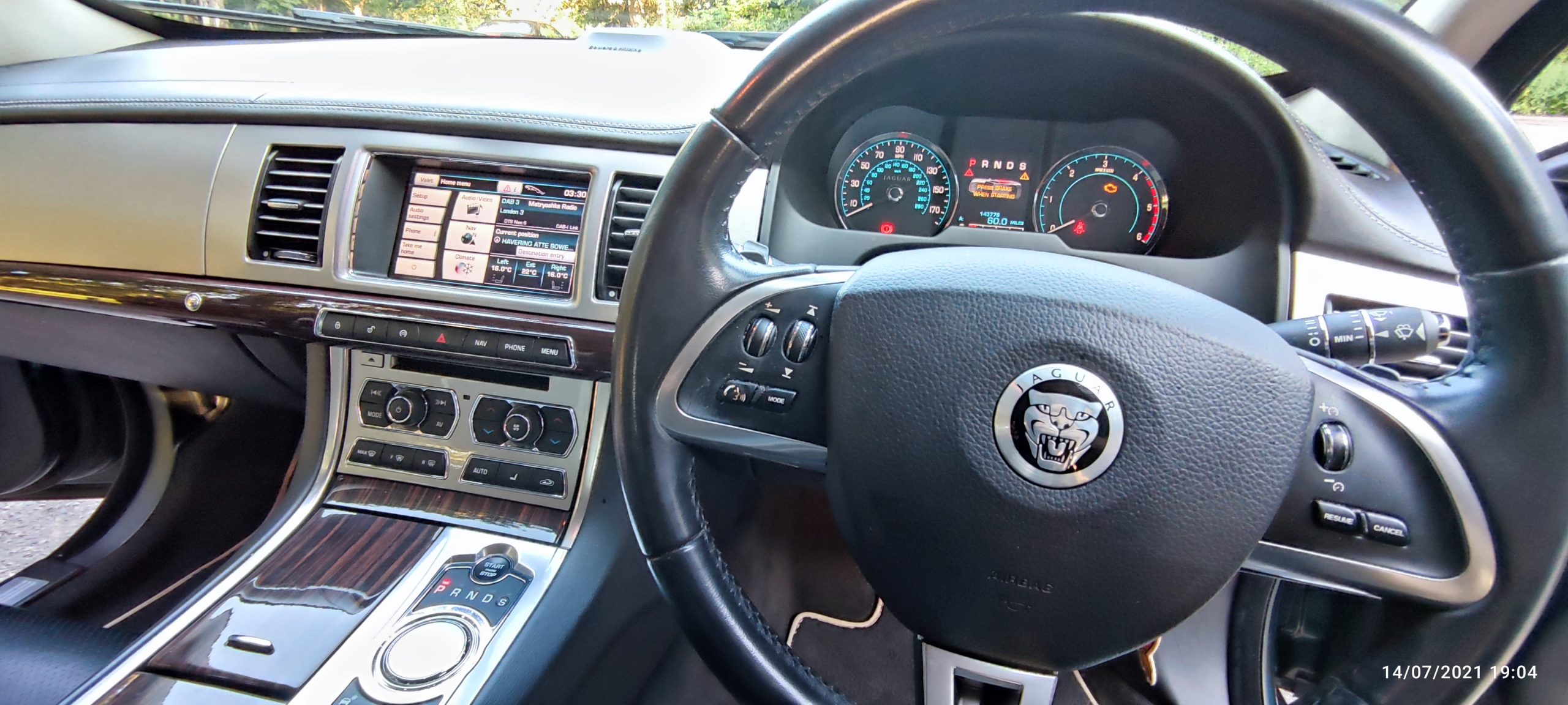 JAGUAR XF 2.2 DIESEL – 2012 WITH AMAZING BOWERS & WILKINS HIGH END SURROUND SYSTEM