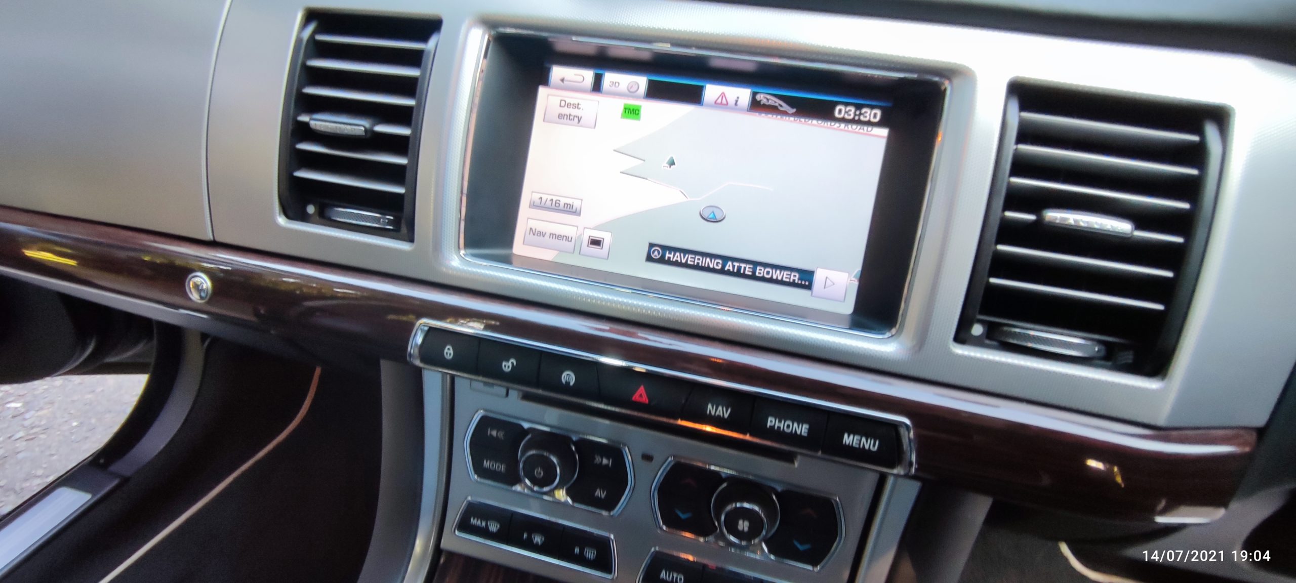 JAGUAR XF 2.2 DIESEL – 2012 WITH AMAZING BOWERS & WILKINS HIGH END SURROUND SYSTEM