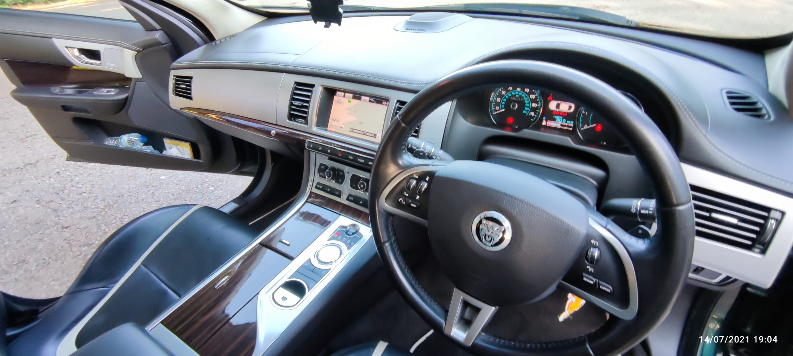 JAGUAR XF 2.2 DIESEL – 2012 WITH AMAZING BOWERS & WILKINS HIGH END SURROUND SYSTEM