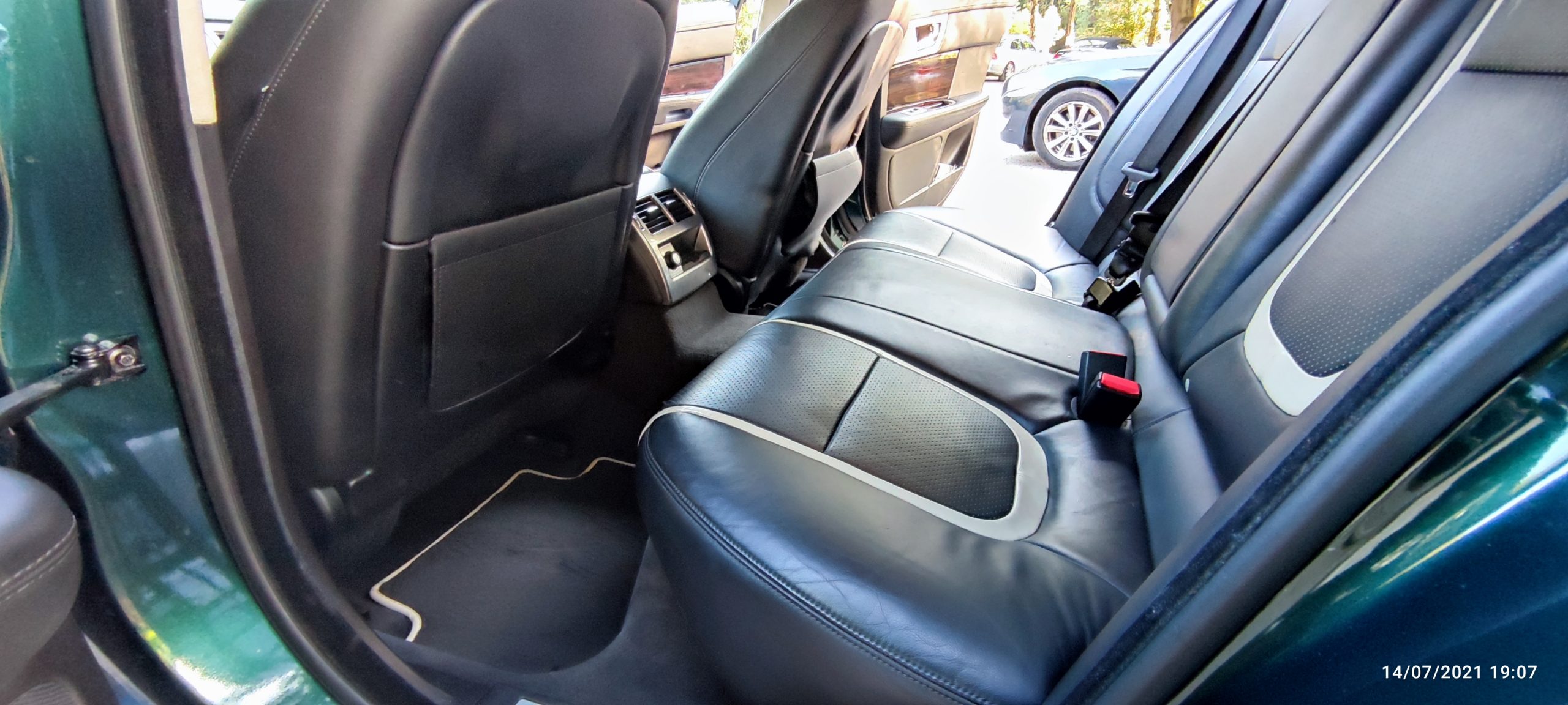 JAGUAR XF 2.2 DIESEL – 2012 WITH AMAZING BOWERS & WILKINS HIGH END SURROUND SYSTEM