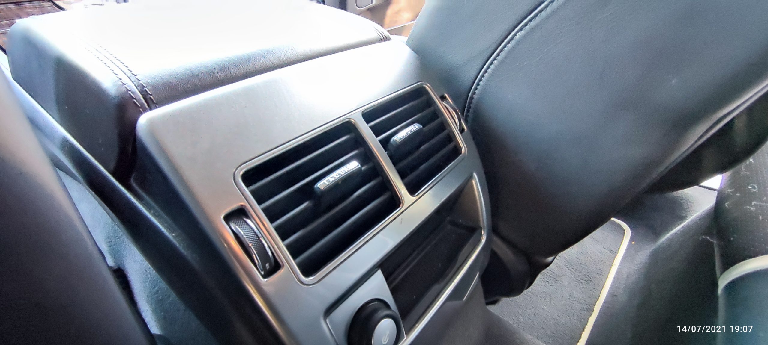 JAGUAR XF 2.2 DIESEL – 2012 WITH AMAZING BOWERS & WILKINS HIGH END SURROUND SYSTEM