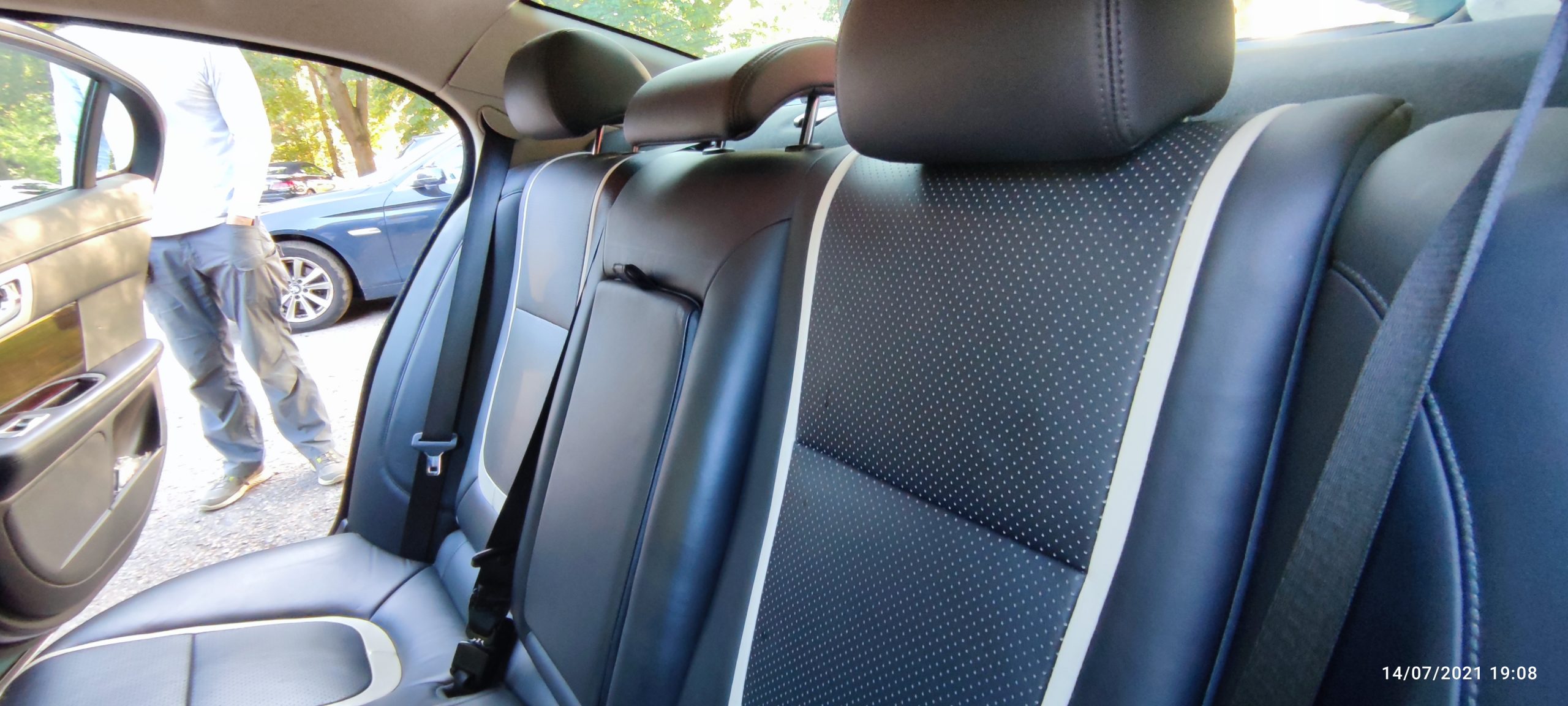 JAGUAR XF 2.2 DIESEL – 2012 WITH AMAZING BOWERS & WILKINS HIGH END SURROUND SYSTEM