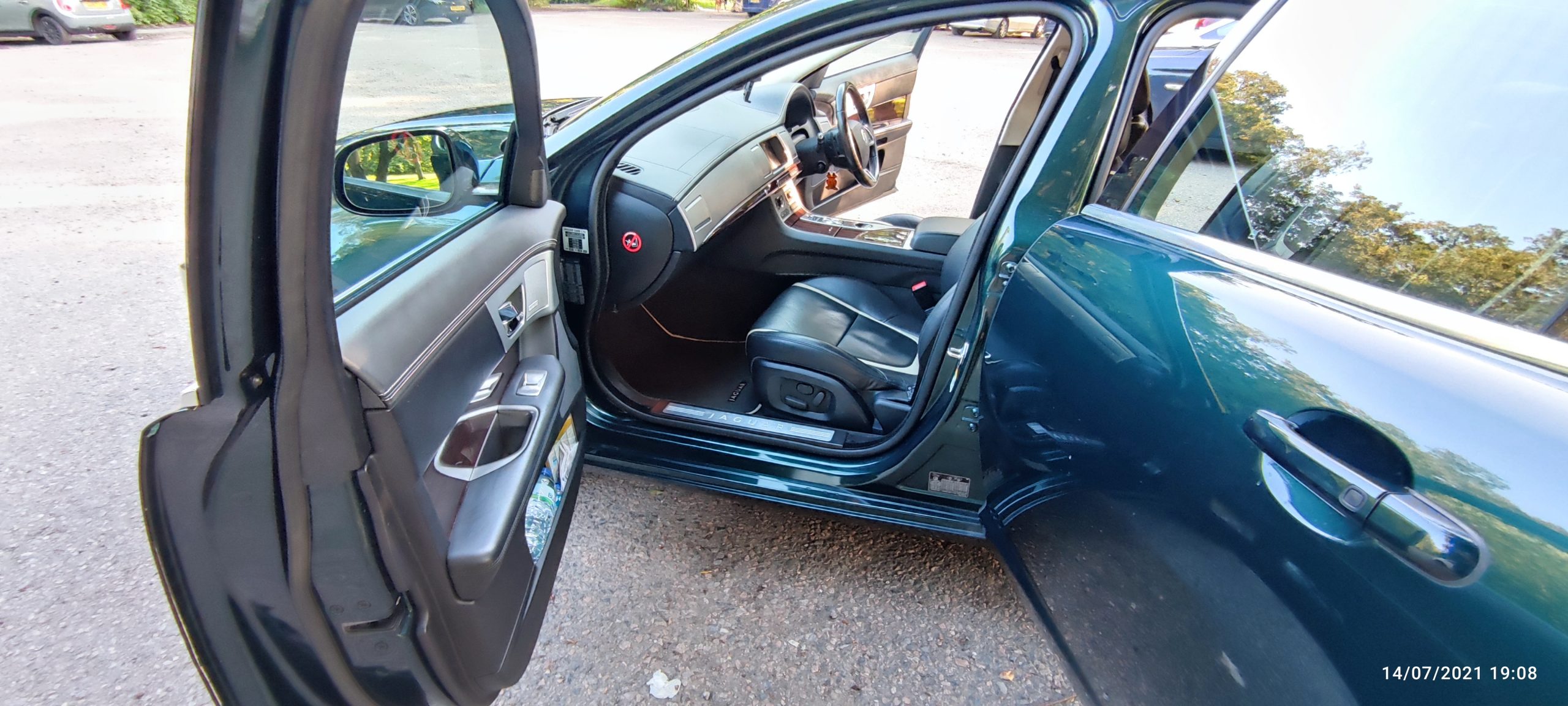 JAGUAR XF 2.2 DIESEL – 2012 WITH AMAZING BOWERS & WILKINS HIGH END SURROUND SYSTEM