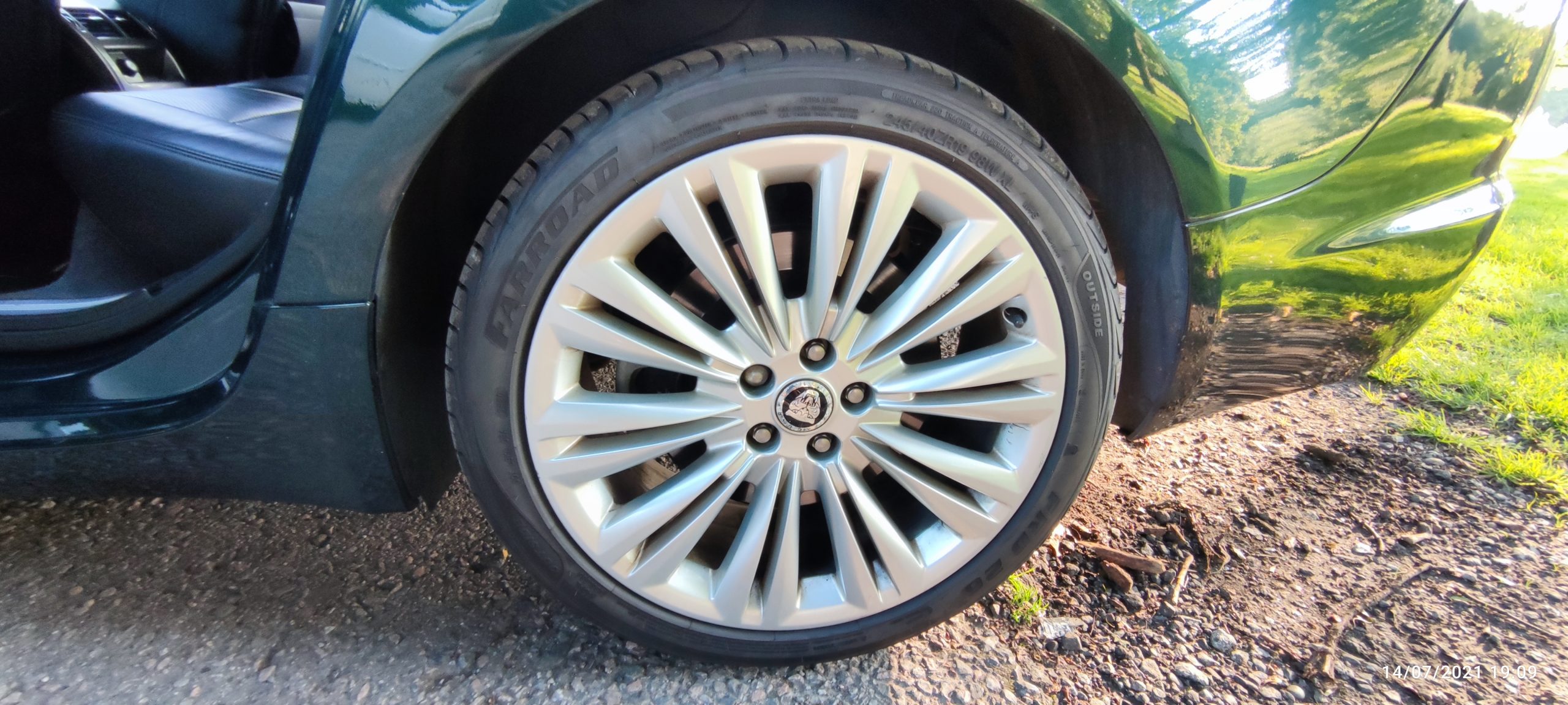 JAGUAR XF 2.2 DIESEL – 2012 WITH AMAZING BOWERS & WILKINS HIGH END SURROUND SYSTEM