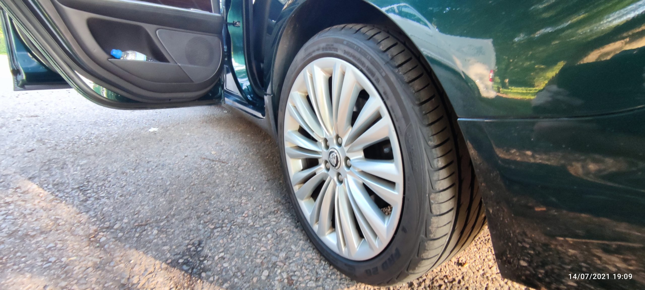 JAGUAR XF 2.2 DIESEL – 2012 WITH AMAZING BOWERS & WILKINS HIGH END SURROUND SYSTEM