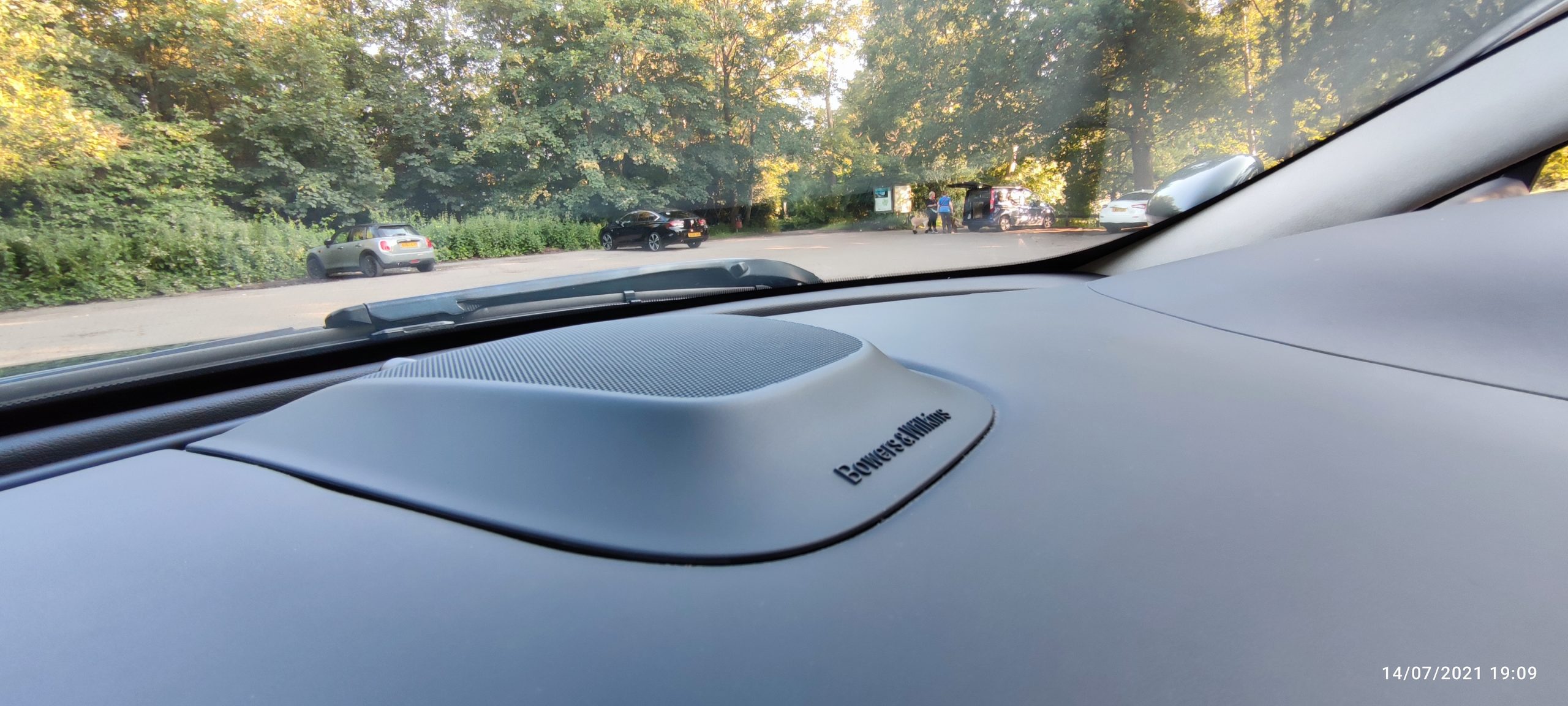 JAGUAR XF 2.2 DIESEL – 2012 WITH AMAZING BOWERS & WILKINS HIGH END SURROUND SYSTEM