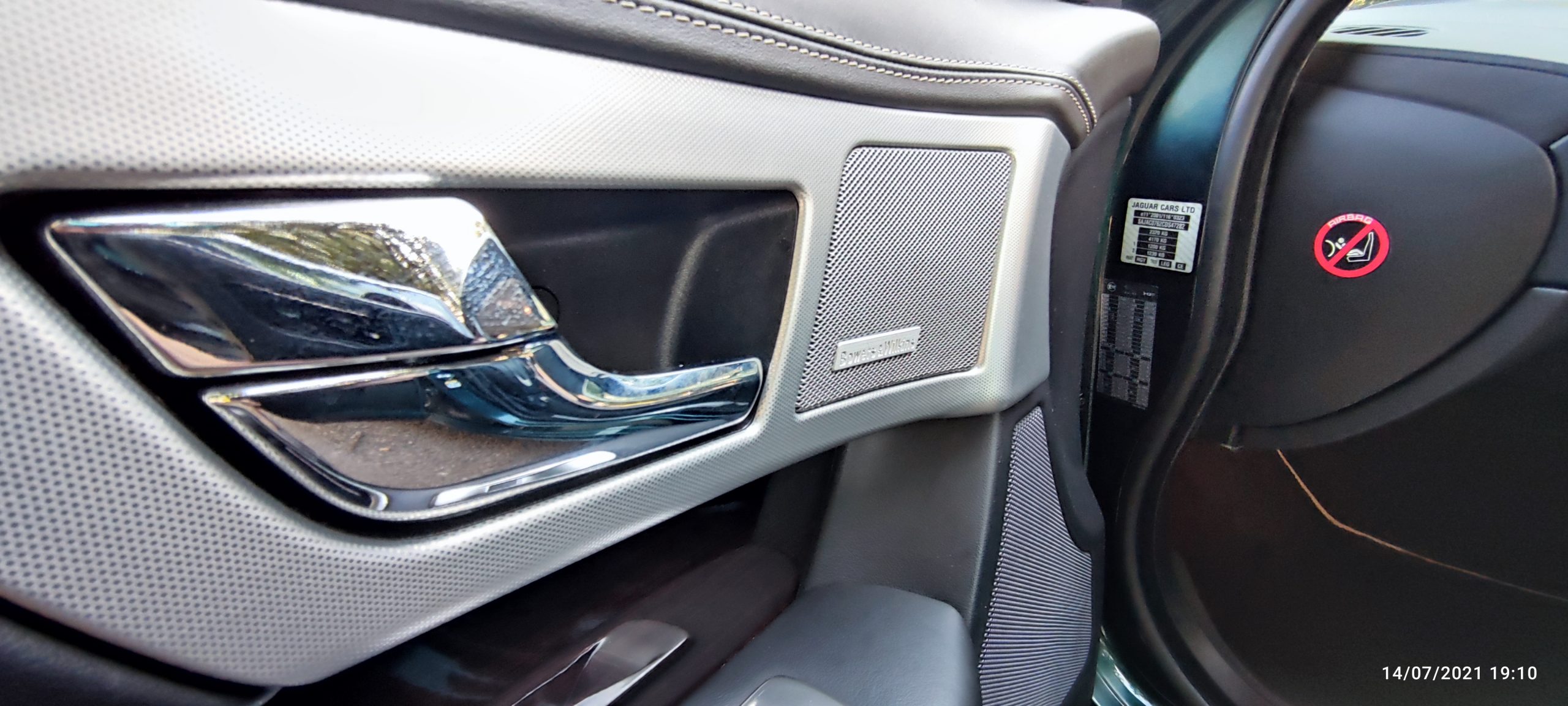 JAGUAR XF 2.2 DIESEL – 2012 WITH AMAZING BOWERS & WILKINS HIGH END SURROUND SYSTEM