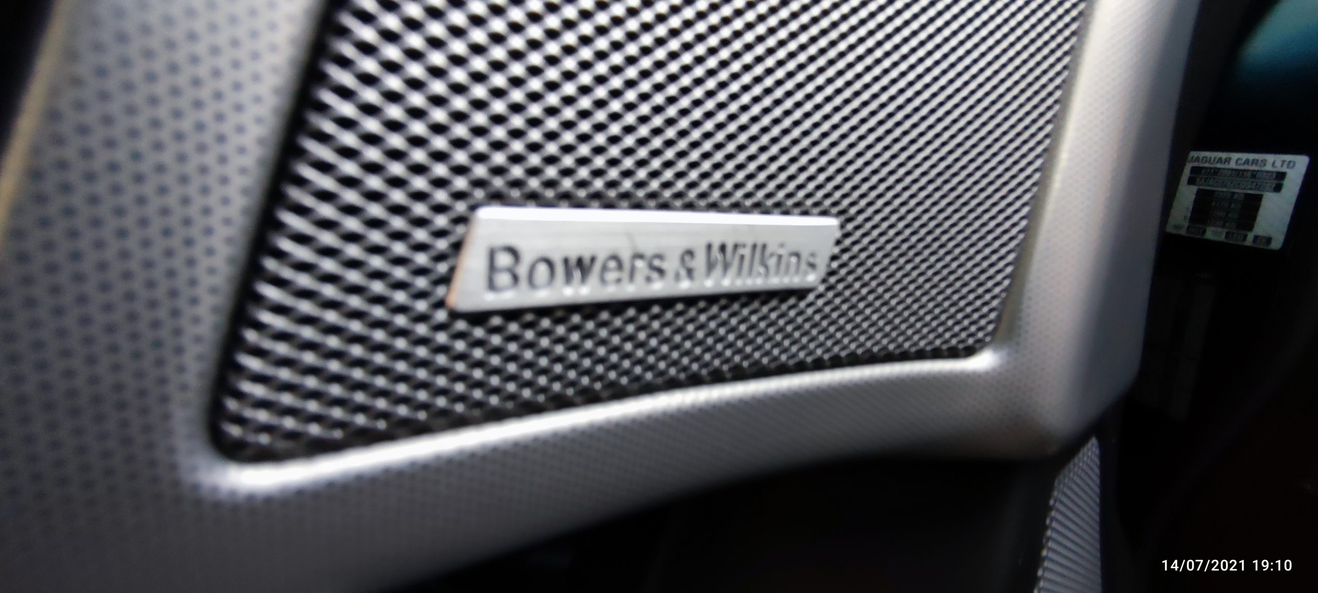 JAGUAR XF 2.2 DIESEL – 2012 WITH AMAZING BOWERS & WILKINS HIGH END SURROUND SYSTEM